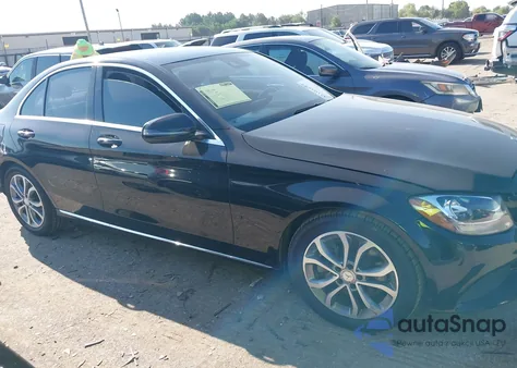 2017 Mercedes-Benz C 300 из США, поврежденный, VIN 55SWF4JB0HU198610